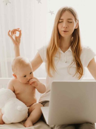 Working Moms: Balancing Work and Motherhood Without Feeling Overwhelmed